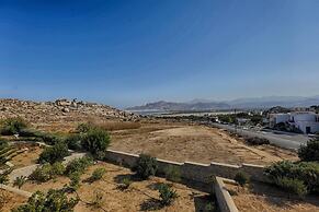 Beautiful 4-bed House With Private Pool in Naxos