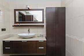 Beautiful 4-bed House With Private Pool in Naxos