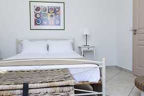 Beautiful 4-bed House With Private Pool in Naxos