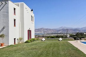 Beautiful 4-bed House With Private Pool in Naxos