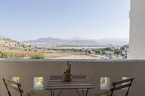 Beautiful 4-bed House With Private Pool in Naxos