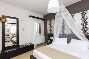 Beautiful 4-bed House With Private Pool in Naxos