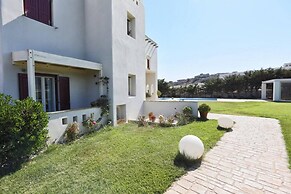 Beautiful 4-bed House With Private Pool in Naxos
