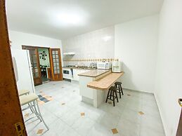 Casa confortável com churrasqueira na Granja Viana