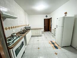 Casa confortável com churrasqueira na Granja Viana