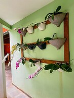 Casa confortável com churrasqueira na Granja Viana