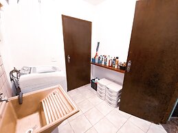 Casa confortável com churrasqueira na Granja Viana