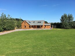 Riverside Lodge