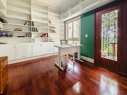 Casa Alto Padrão na Granja Viana - Cond. Fechado