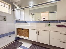 Casa Alto Padrão na Granja Viana - Cond. Fechado