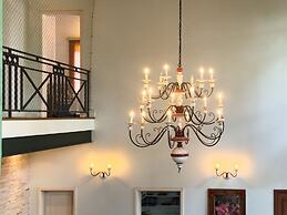 Casa Alto Padrão na Granja Viana - Cond. Fechado