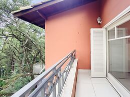 Casa Alto Padrão na Granja Viana - Cond. Fechado