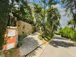 Casa Alto Padrão na Granja Viana - Cond. Fechado