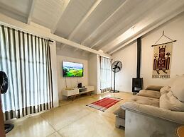 Retiro com lareira em frente à reserva ambiental