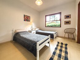 Retiro com lareira em frente à reserva ambiental