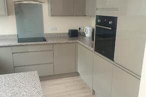 House - Sleeps 5 - Pets Ok - Parking - Garden