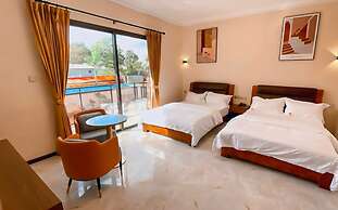 Colony Club Resort & Casino (The old Palm Spring Resort)