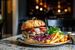 Colony Club Resort & Casino (The old Palm Spring Resort)