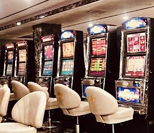 Colony Club Resort & Casino (The old Palm Spring Resort)