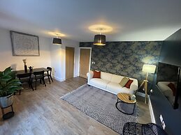 3 Double Bed Luxurious House Near Heathrow Airport