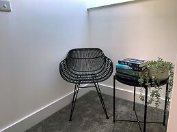 3 Double Bed Luxurious House Near Heathrow Airport