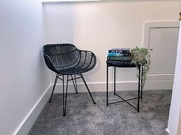 3 Double Bed Luxurious House Near Heathrow Airport