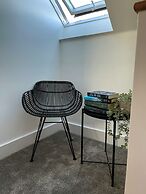 3 Double Bed Luxurious House Near Heathrow Airport