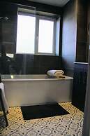 3 Double Bed Luxurious House Near Heathrow Airport