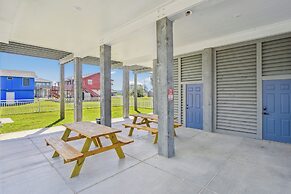 Sandy Cheeks Surfside