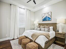 Sandy Cheeks Surfside