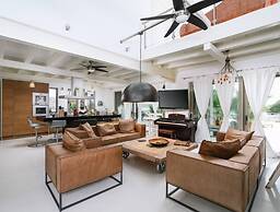 Villa Olympia in the Palm Trees