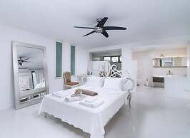 Villa Olympia in the Palm Trees