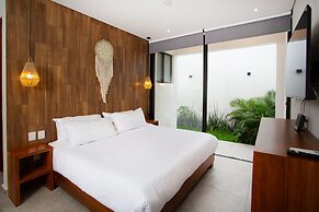 XKAA Ocean View Condos By Smart Rentals