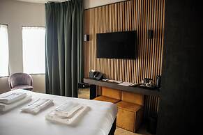 Monument Hotel