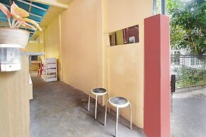 OYO 90463 A2b Guesthouse