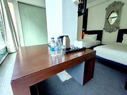 The Sky Imperial Hotel Yahvi