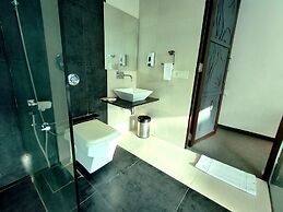 The Sky Imperial Hotel Yahvi