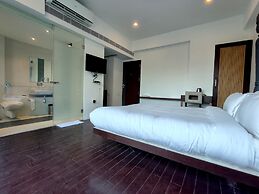 The Sky Imperial Hotel Yahvi