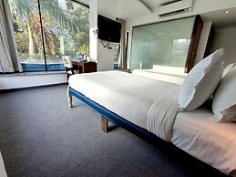 The Sky Imperial Hotel Yahvi