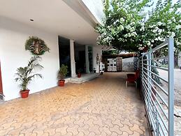 The Sky Imperial Hotel Yahvi