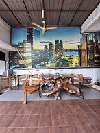 OYO 92384 Homestay Vip