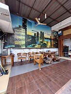 OYO 92384 Homestay Vip