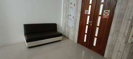 OYO 92243 Fanilly Guest House MarabahanNearJembatan Rumpiang