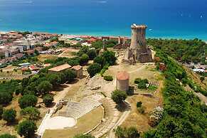 Local Stone Cottage With Shared Pool