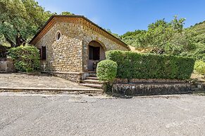 Local Stone Cottage With Shared Pool