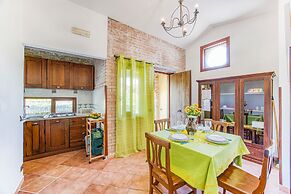 Local Stone Cottage With Shared Pool