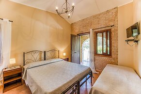 Local Stone Cottage With Shared Pool