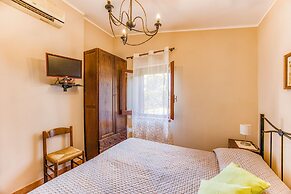 Local Stone Cottage With Shared Pool