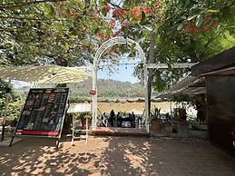 Villa Thida Mekong Riverside