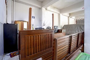 OYO Flagship 90890 Bratang Gede Residence